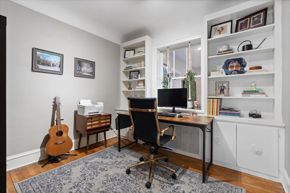 9814 South Hoyne Avenue Chicago IL 60643