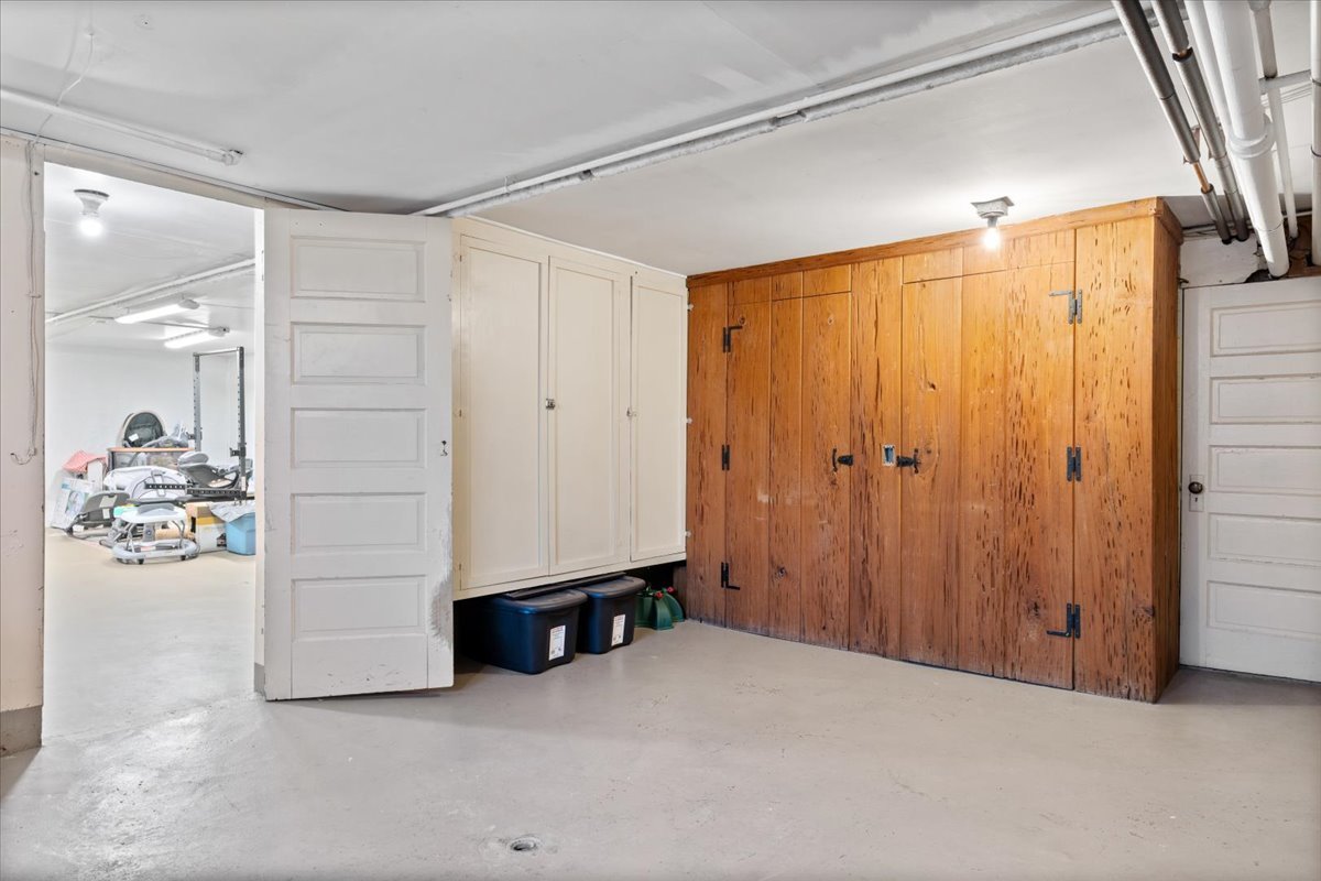 9814 South Hoyne Avenue Chicago IL 60643