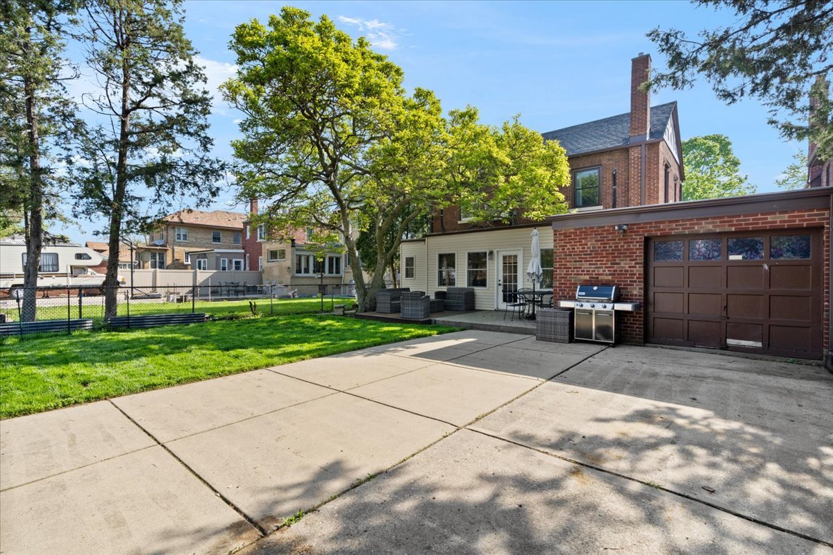9814 South Hoyne Avenue Chicago IL 60643