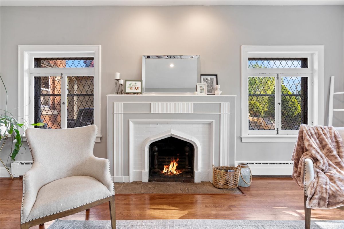 9814 South Hoyne Avenue Chicago IL 60643