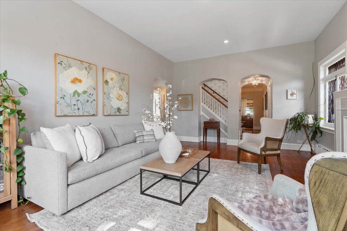 9814 South Hoyne Avenue Chicago IL 60643