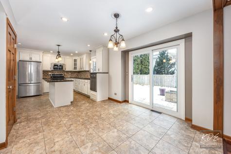 515 Cimarron Drive W Aurora IL 60504