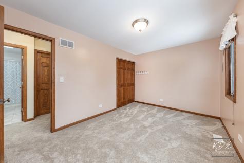 515 Cimarron Drive W Aurora IL 60504