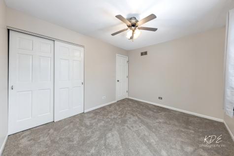 515 Cimarron Drive W Aurora IL 60504