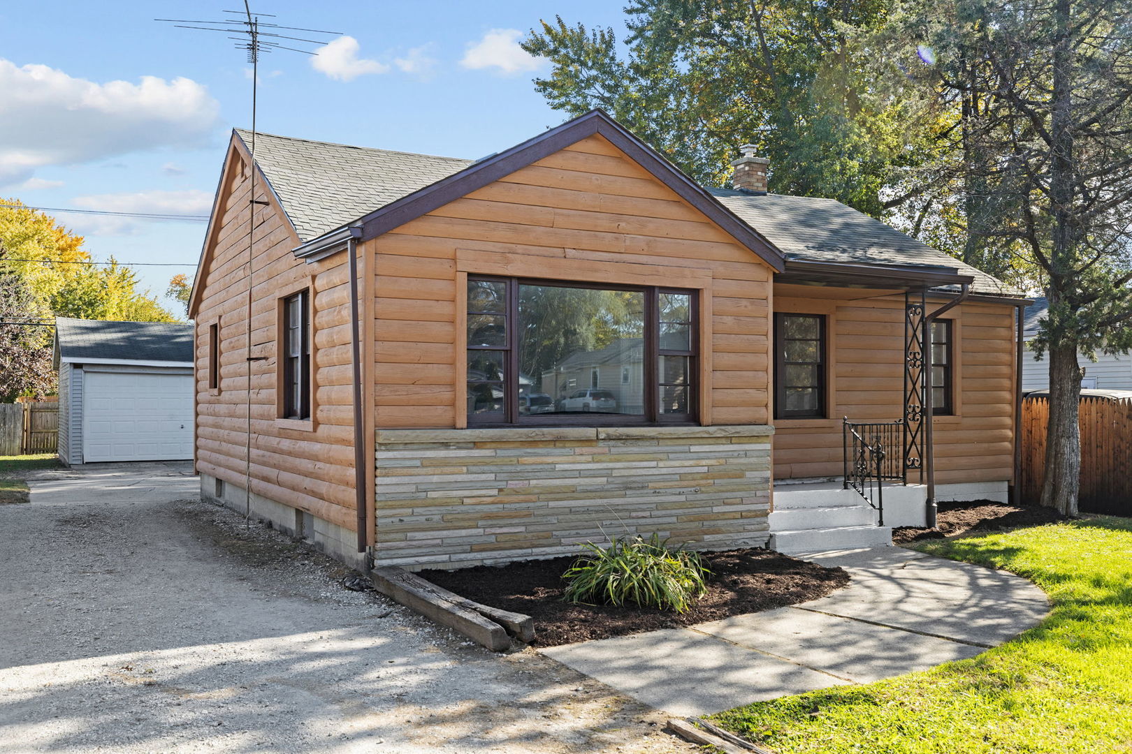 1222 Gates Street Aurora IL 60505