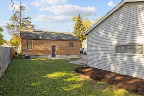 1222 Gates Street Aurora IL 60505