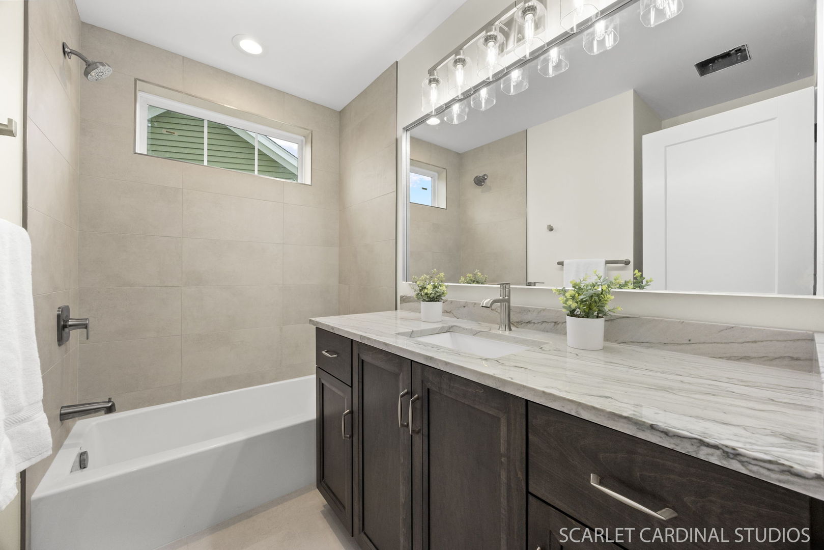 831 Avon Court Glen Ellyn IL 60137