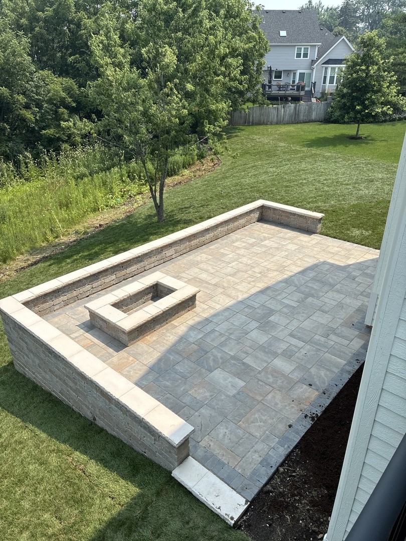 831 Avon Court Glen Ellyn IL 60137