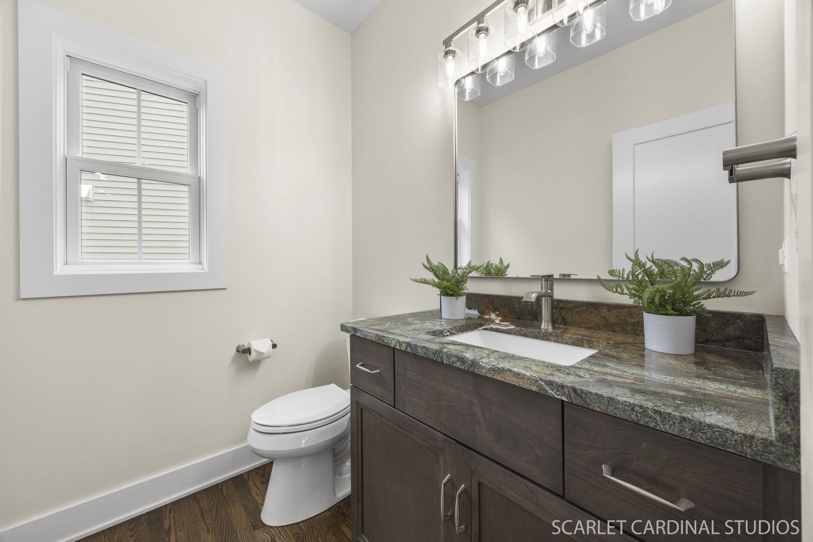 831 Avon Court Glen Ellyn IL 60137