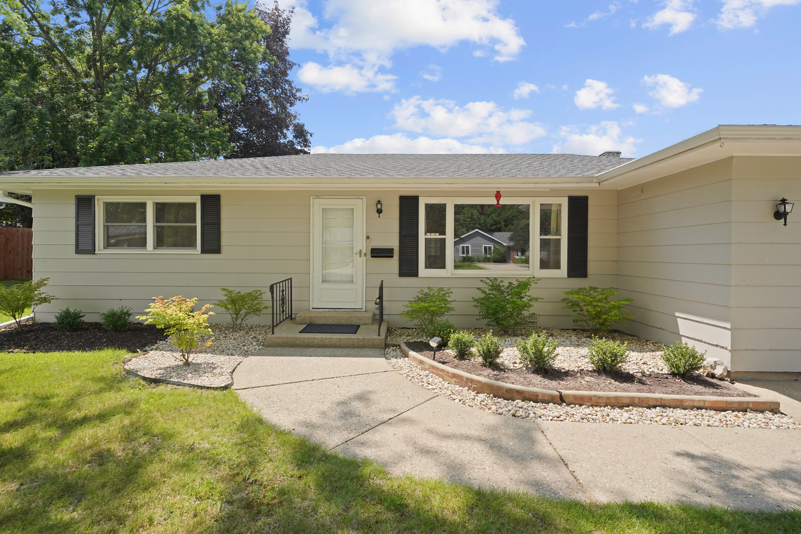 582 Phillips Circle Antioch IL 60002
