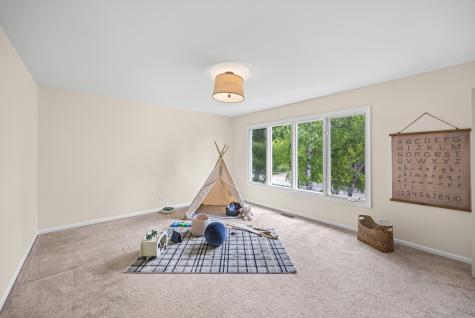 211 Millcreek Lane Naperville IL 60540