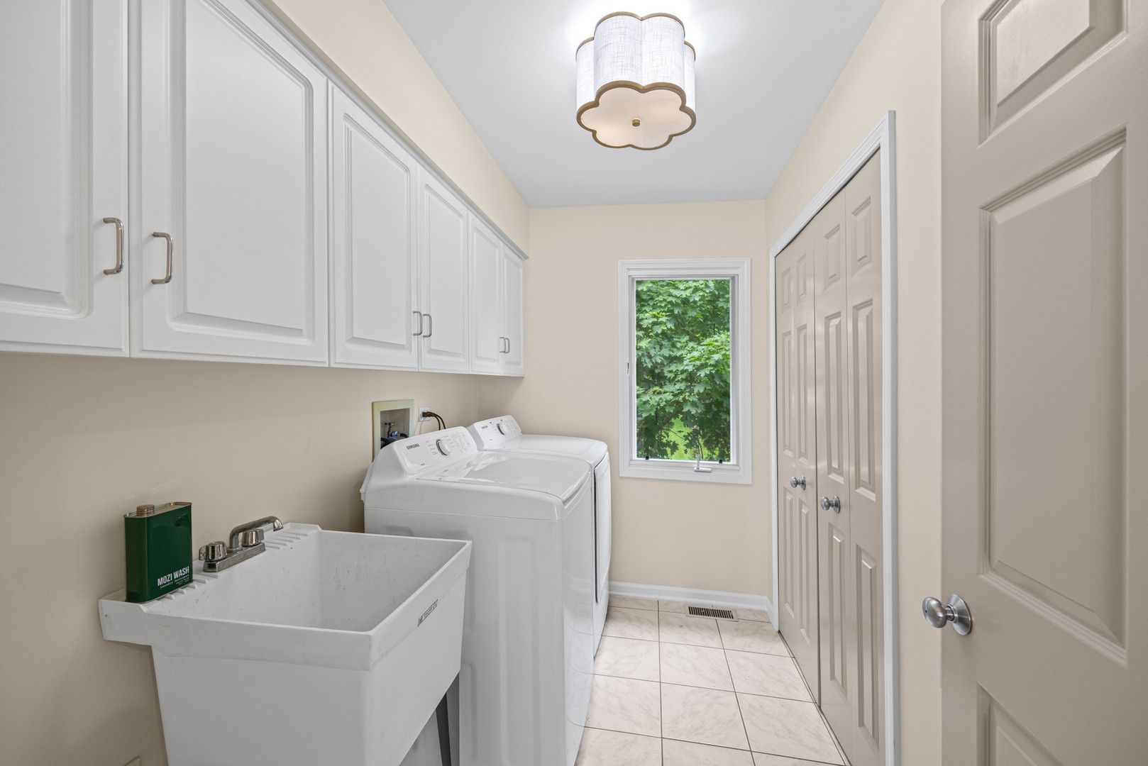 211 Millcreek Lane Naperville IL 60540