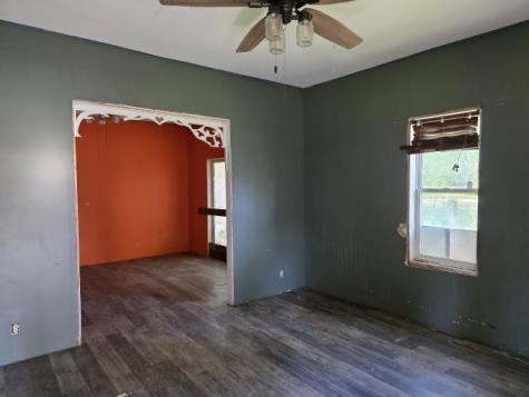 905 Mcclintock Avenue Johnston City IL 62951