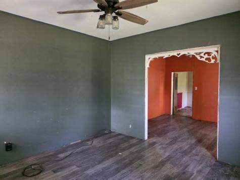 905 Mcclintock Avenue Johnston City IL 62951