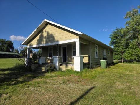 905 Mcclintock Avenue Johnston City IL 62951