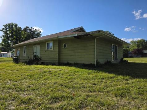 905 Mcclintock Avenue Johnston City IL 62951