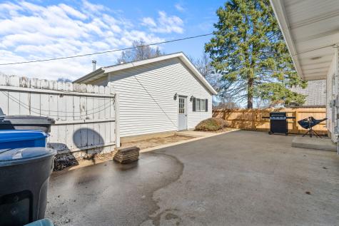 29 West Oak Street Piper City IL 60959