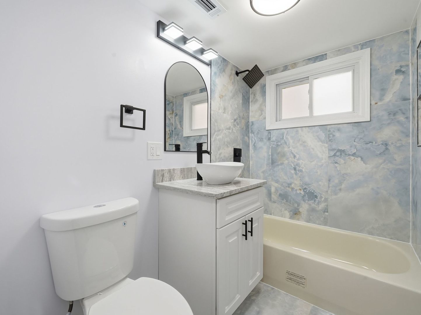8359 South State Street Chicago IL 60619