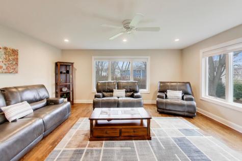 1604 Pleasant Court Libertyville IL 60048