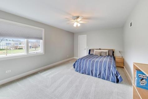 1604 Pleasant Court Libertyville IL 60048