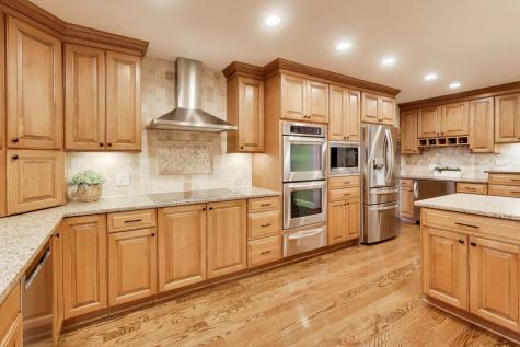 1604 Pleasant Court Libertyville IL 60048
