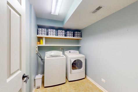 214 Cassidy Lane Elgin IL 60124