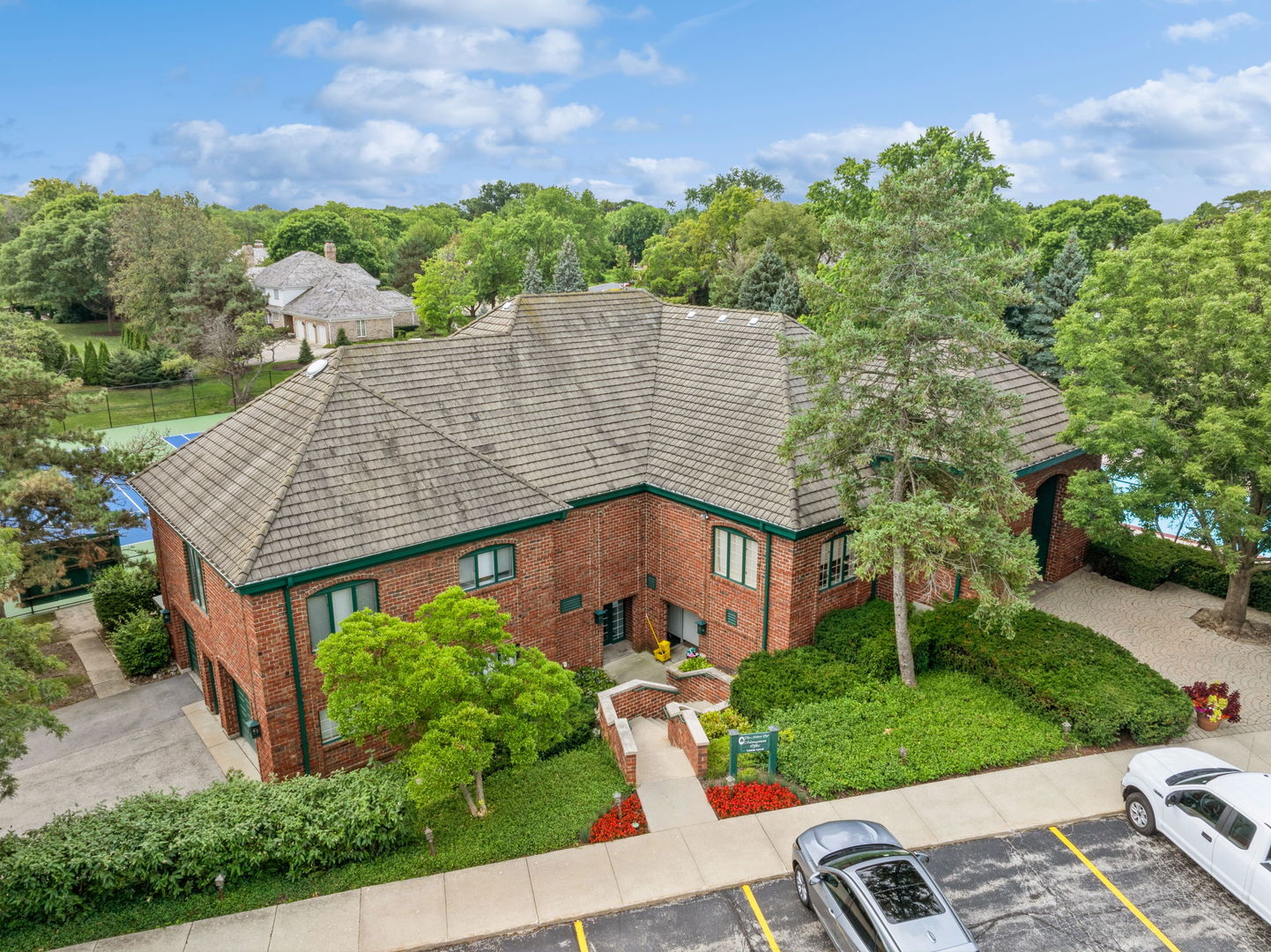 2016 Midwest Club Parkway Oak Brook IL 60523