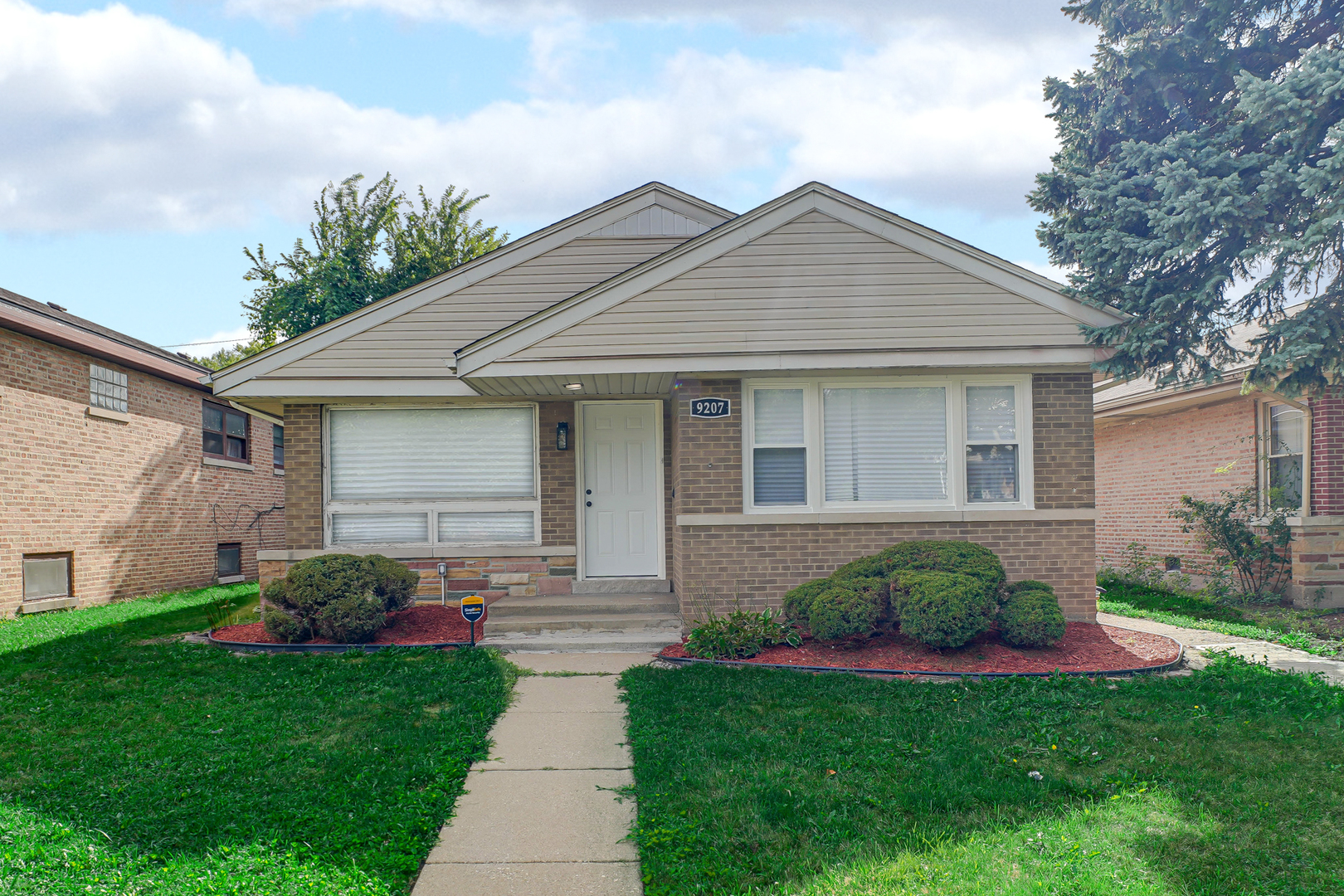 9207 South Paxton Avenue Chicago IL 60617