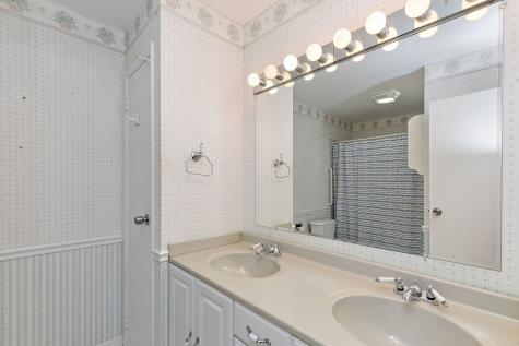 213 Villa Road Streamwood IL 60107
