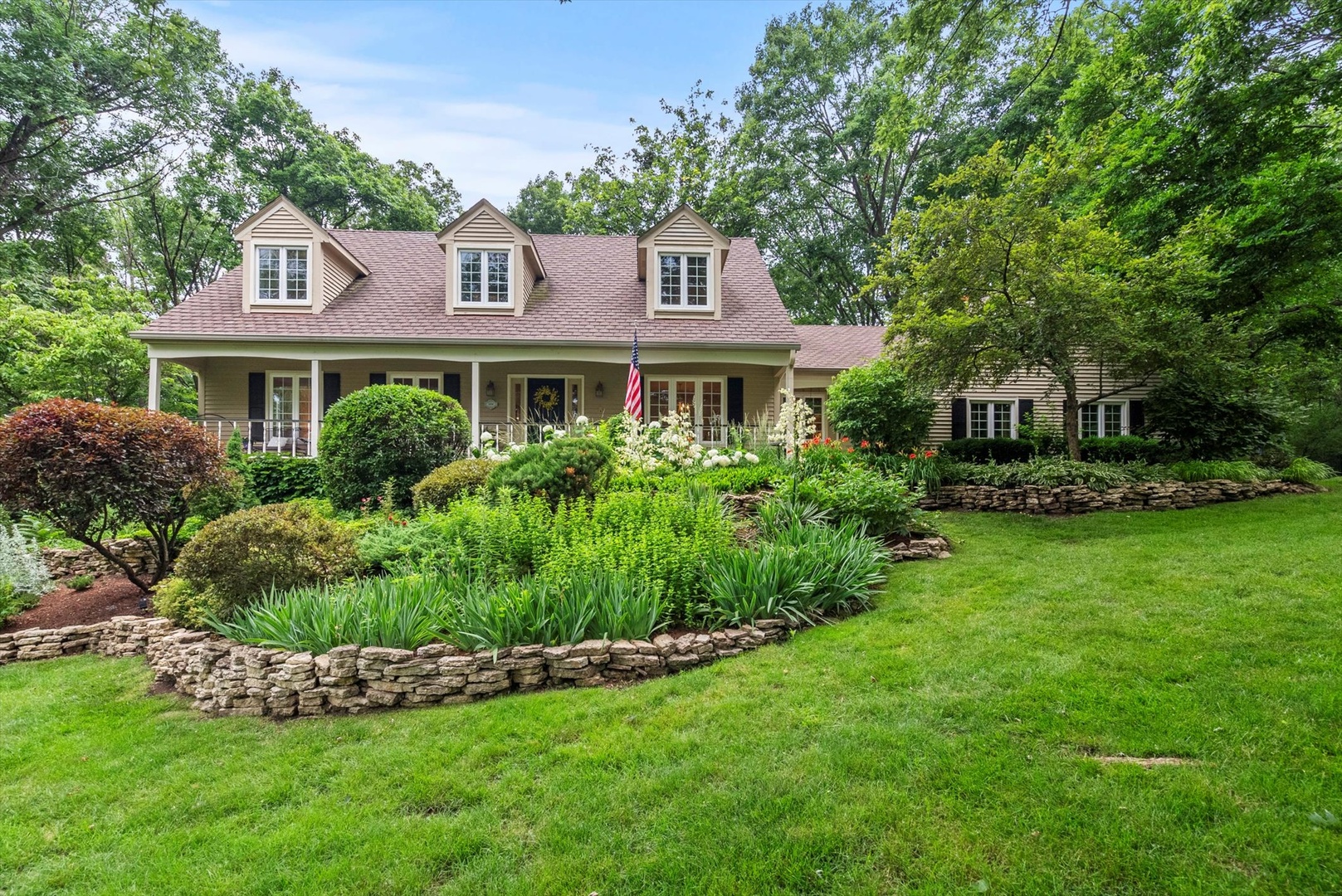 124 Hidden Oaks Drive Barrington IL 60010