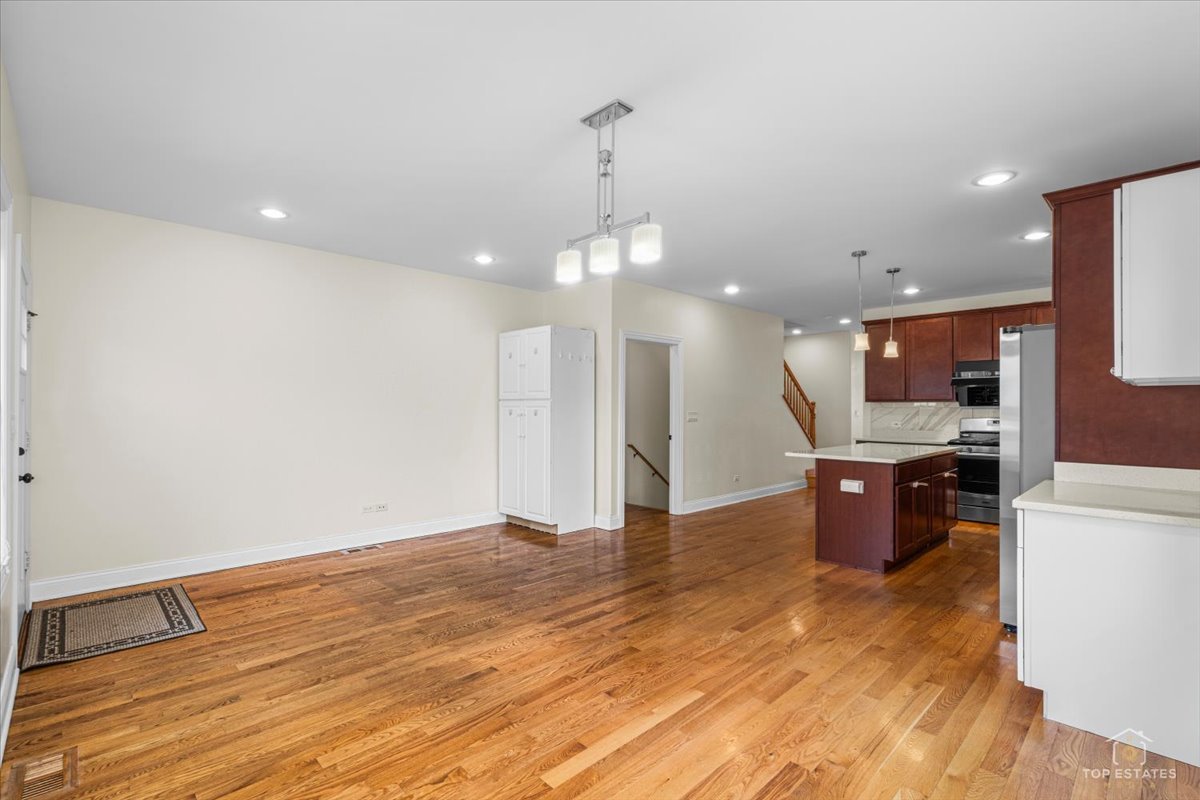 3326 South Lituanica Avenue Chicago IL 60608