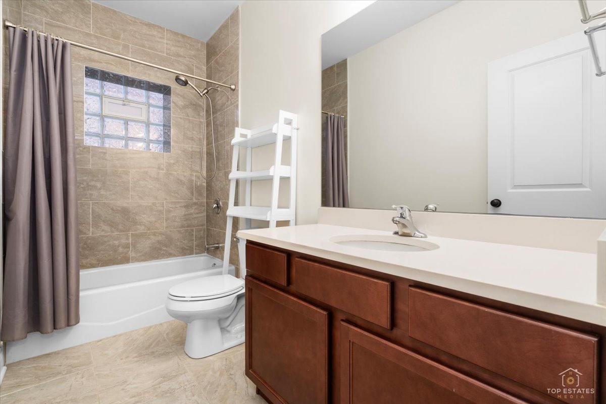 3326 South Lituanica Avenue Chicago IL 60608