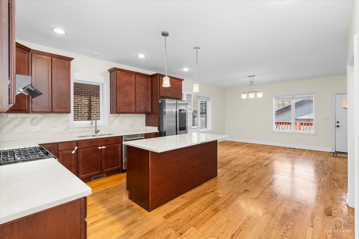 3326 South Lituanica Avenue Chicago IL 60608