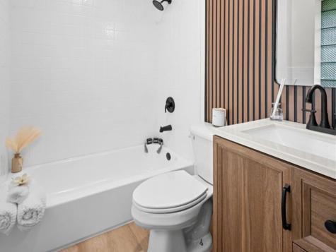 2015 Maplewood Road Northbrook IL 60062