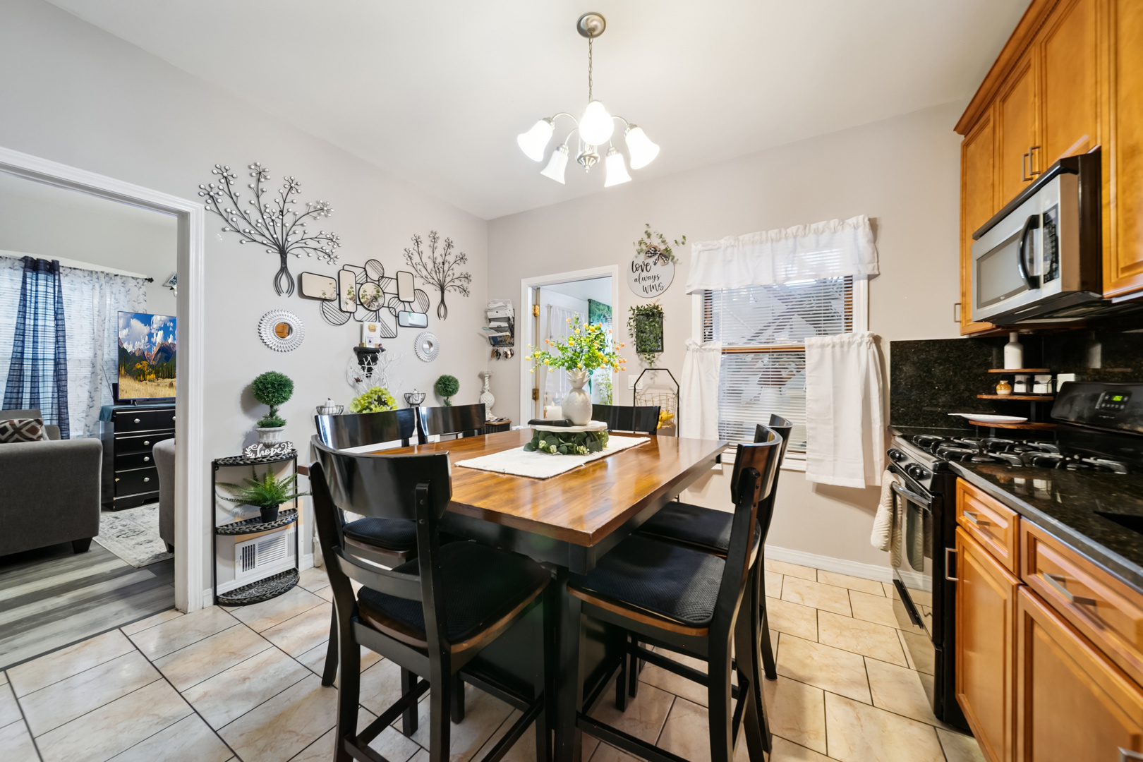 5021 West Nelson Street Chicago IL 60641