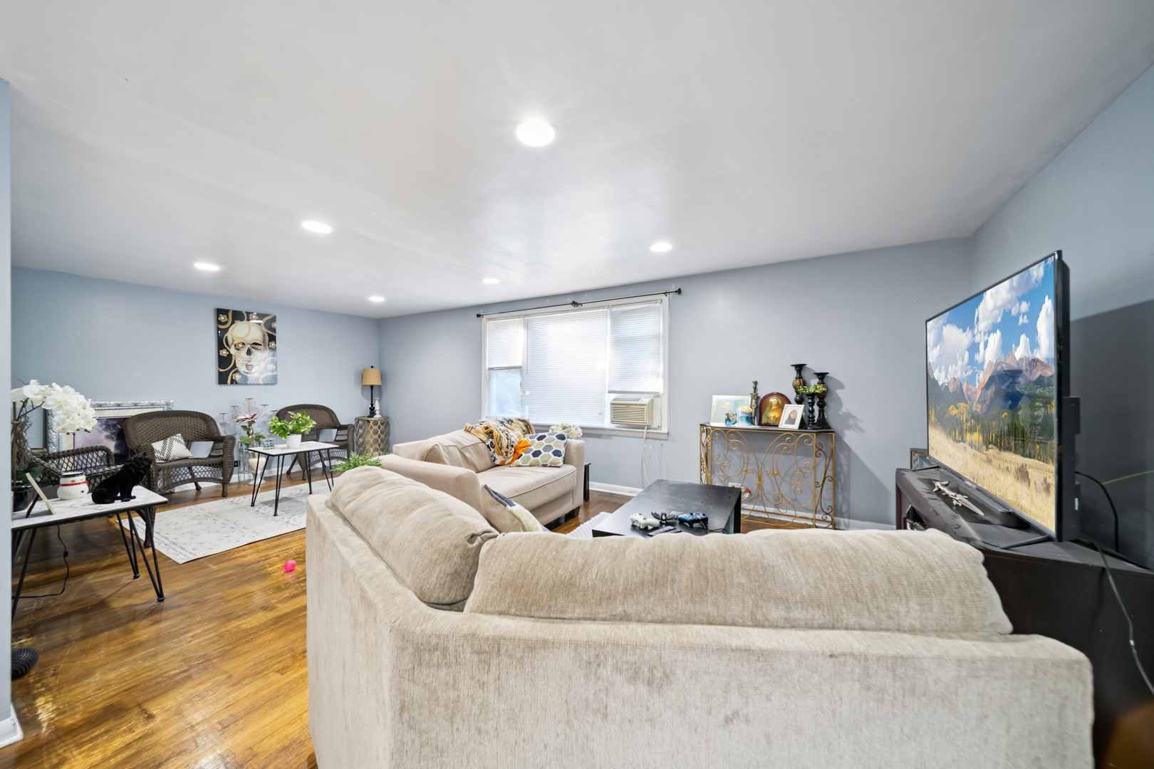 5021 West Nelson Street Chicago IL 60641