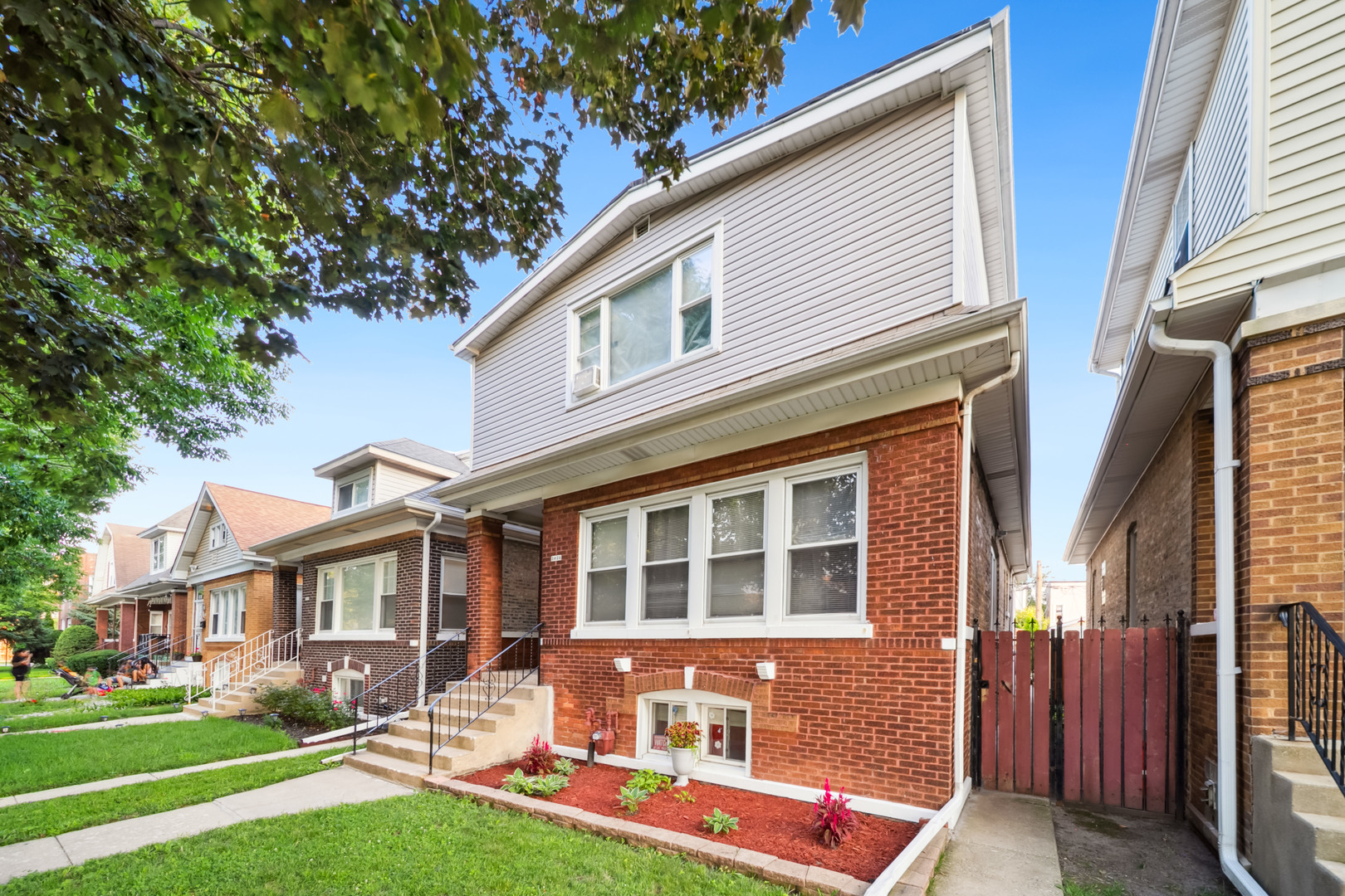 5021 West Nelson Street Chicago IL 60641