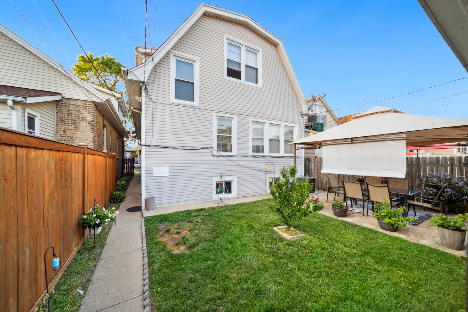 5021 West Nelson Street Chicago IL 60641