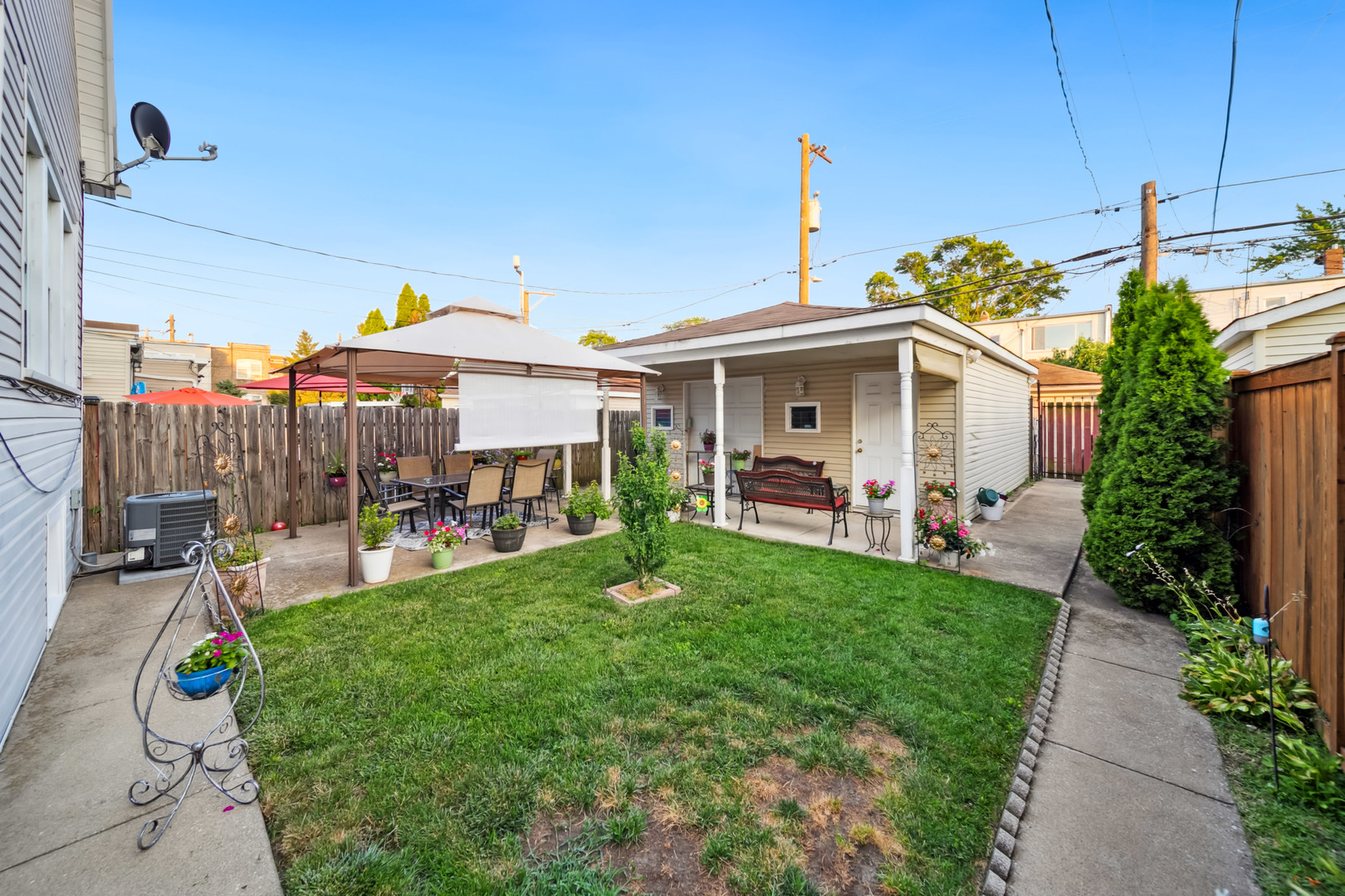 5021 West Nelson Street Chicago IL 60641