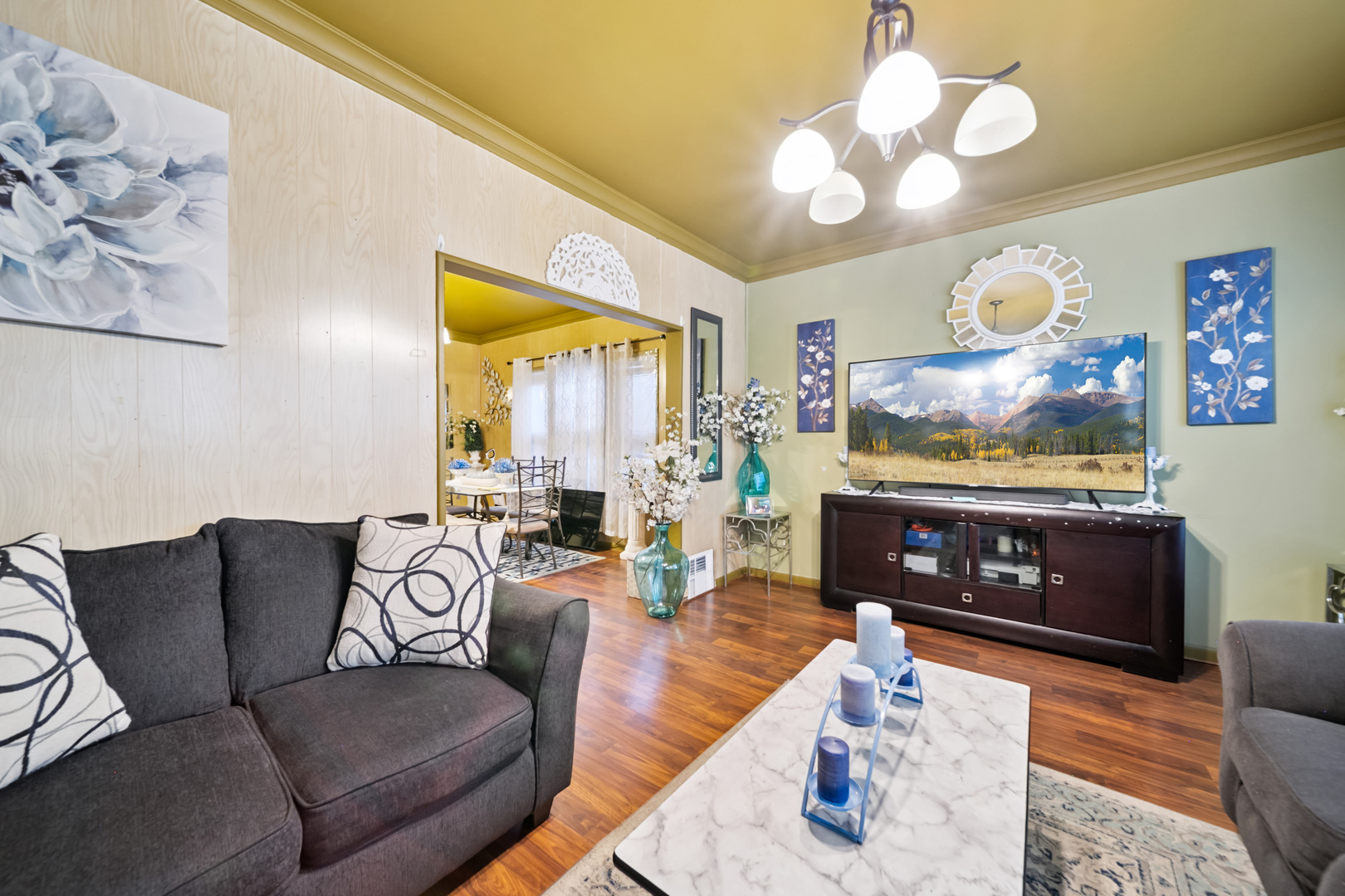 5021 West Nelson Street Chicago IL 60641