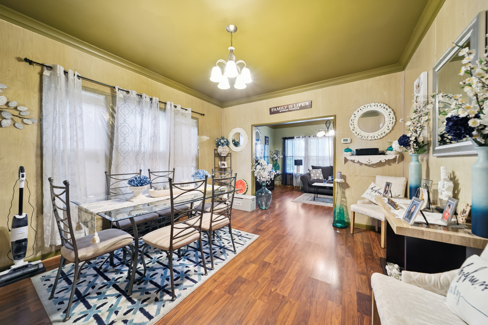 5021 West Nelson Street Chicago IL 60641