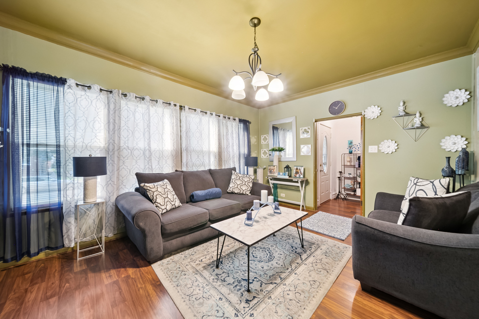 5021 West Nelson Street Chicago IL 60641