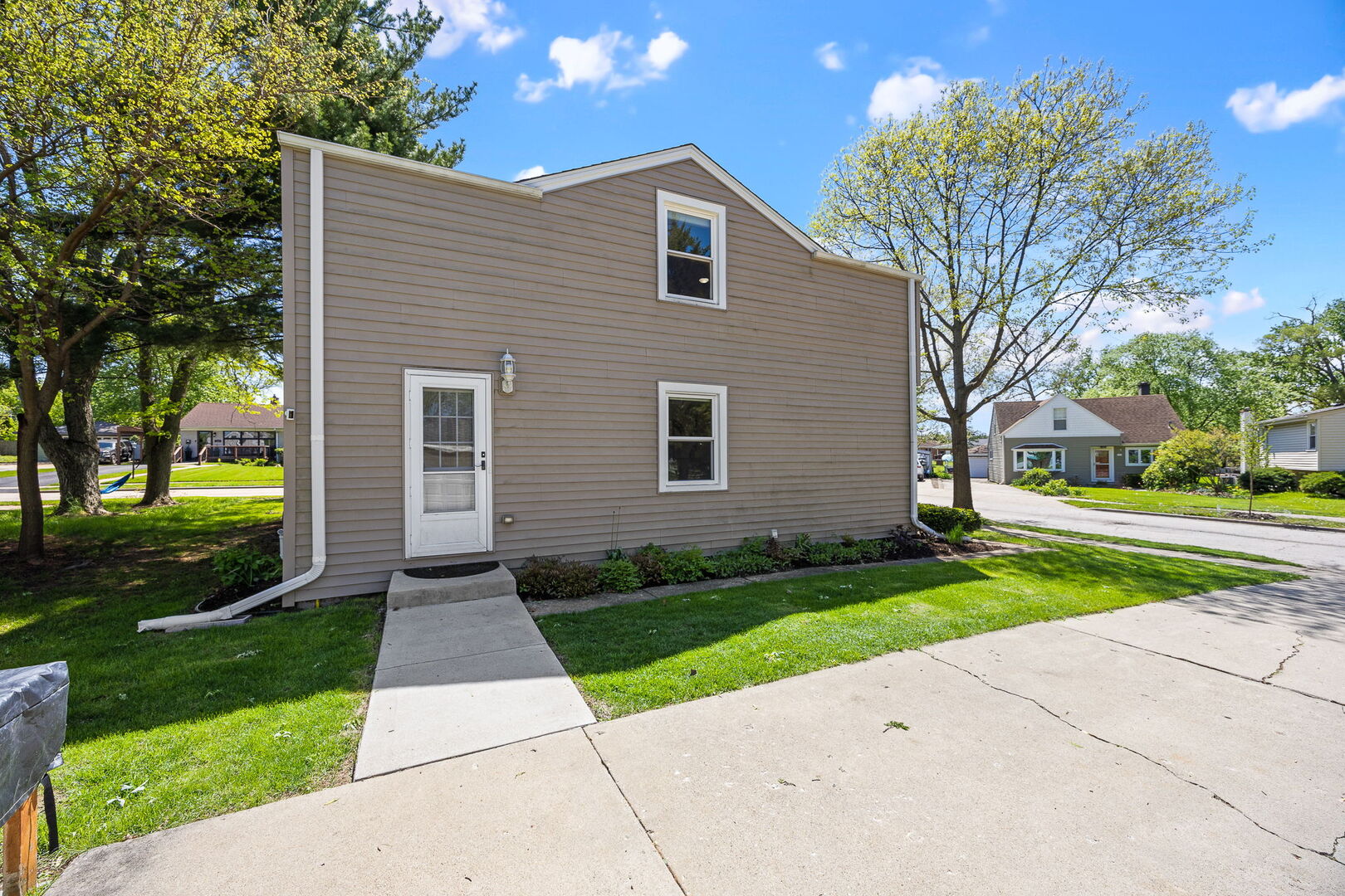 623 South Green Valley Drive Lombard IL 60148