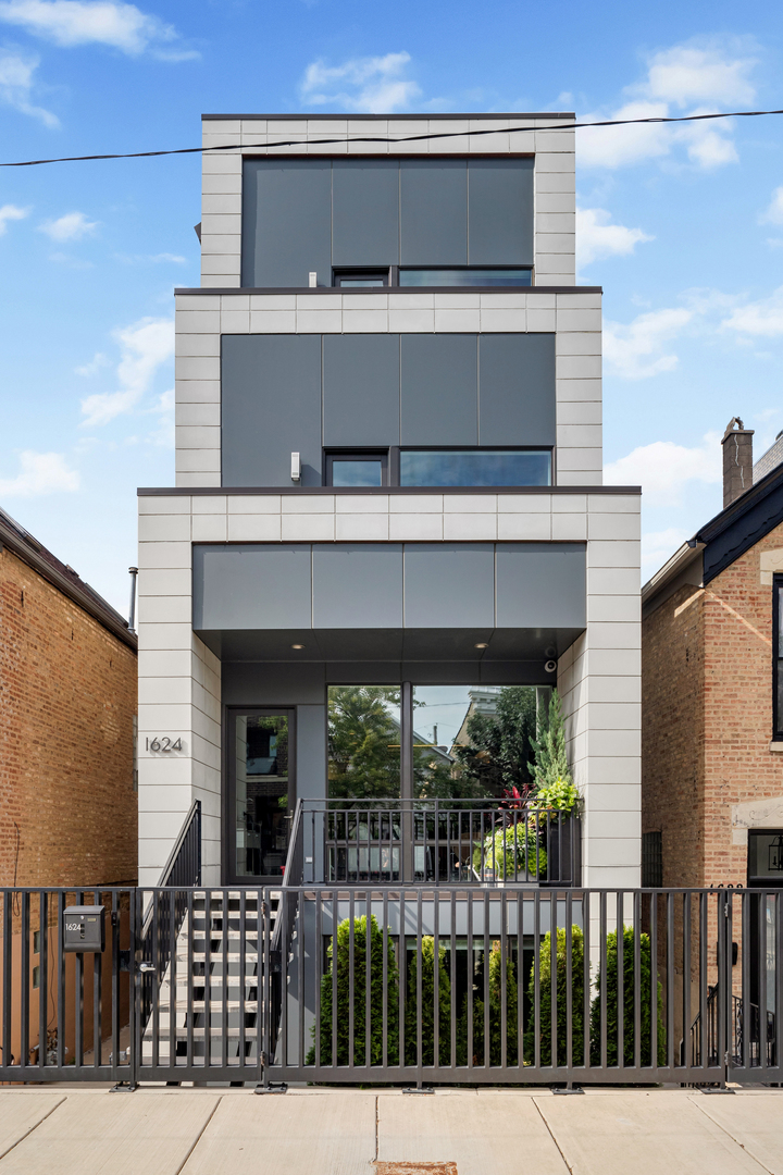 1624 West Pierce Avenue Chicago IL 60622