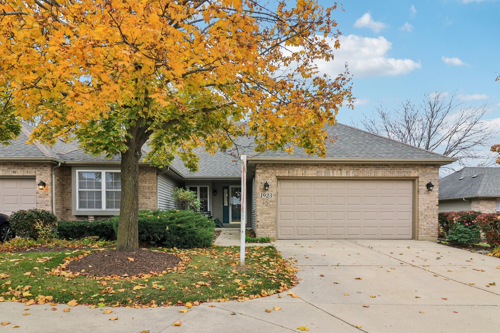 1923 Schomer Court Aurora IL 60505