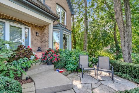 1925 Bending Oaks Court Downers Grove IL 60515