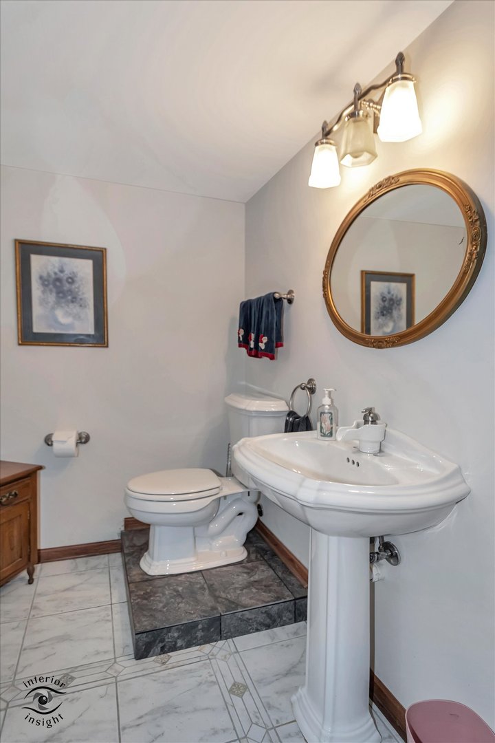 1925 Bending Oaks Court Downers Grove IL 60515