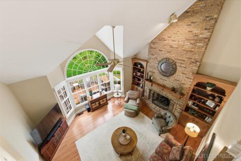 1005 Stonehedge Road St. Charles IL 60174