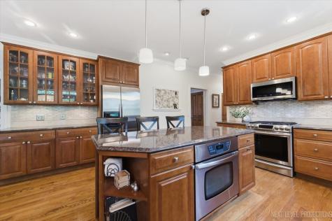 1005 Stonehedge Road St. Charles IL 60174