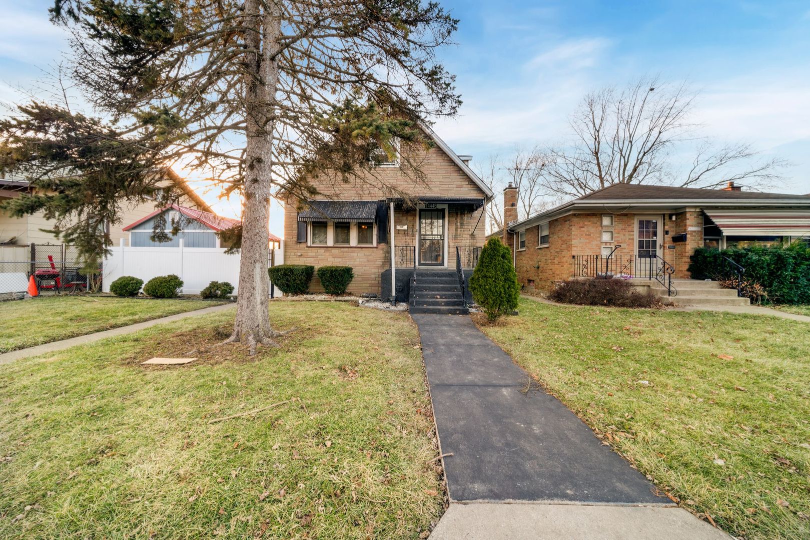 14446 Des Plains Street Harvey IL 60426